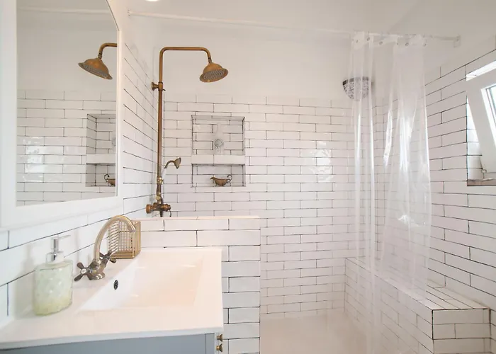 Hidden Gem 1 In Center *